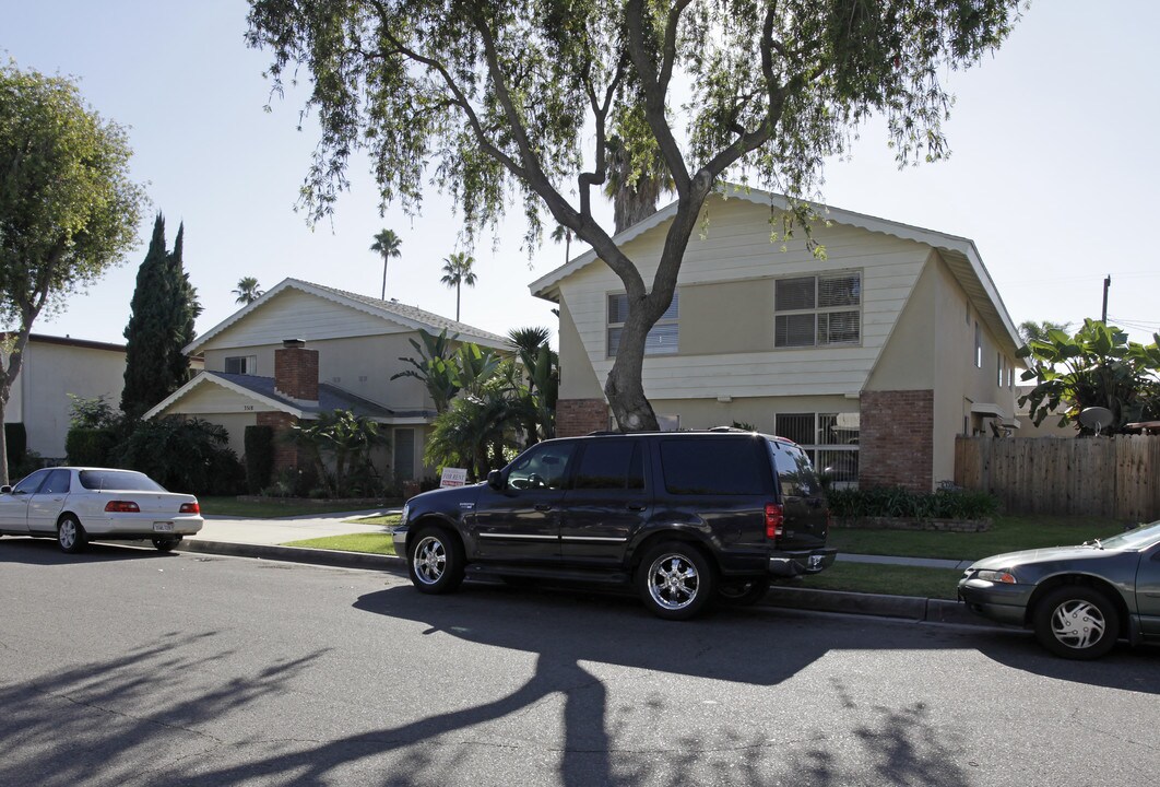 3518 W Del Monte Dr in Anaheim, CA - Foto de edificio