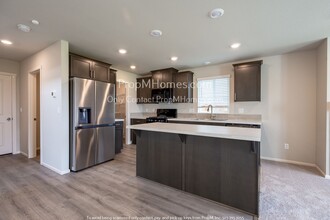 1122 McCallum Ln in Woodburn, OR - Building Photo - Building Photo
