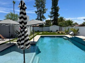 5017 E Acoma Dr in Scottsdale, AZ - Building Photo