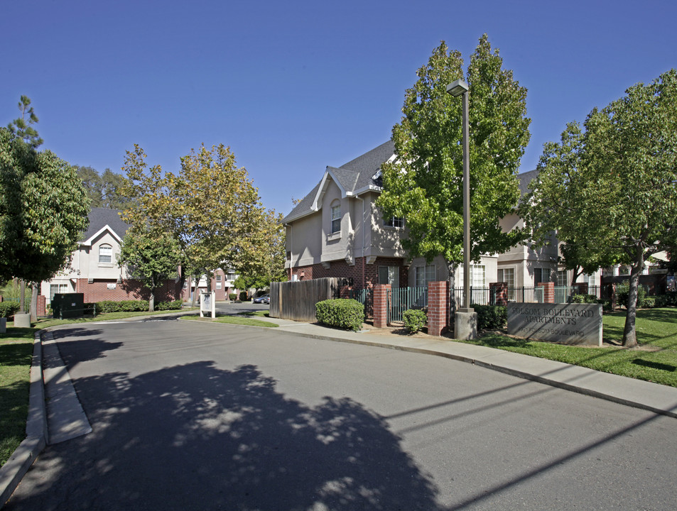 Folsom Boulevard Apartments in Sacramento, CA - Building Photo