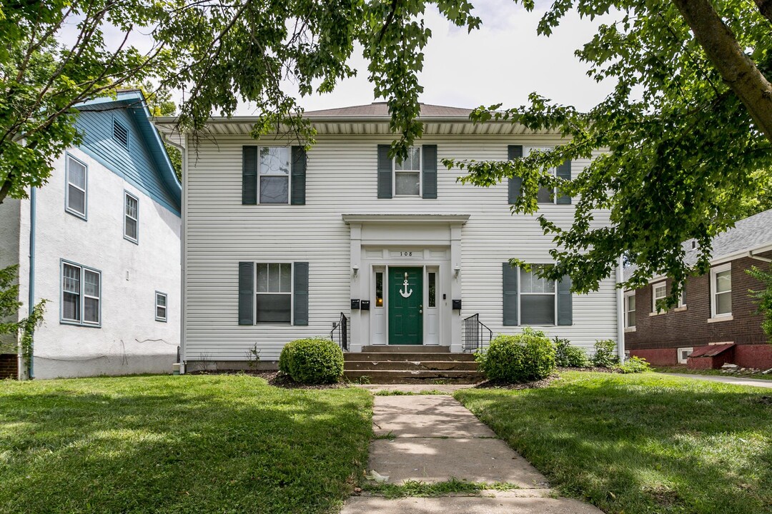 108 S College Ave in Columbia, MO - Building Photo