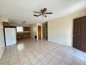 103 Mims Ave, Unit 2 in Laredo, TX - Building Photo - Building Photo