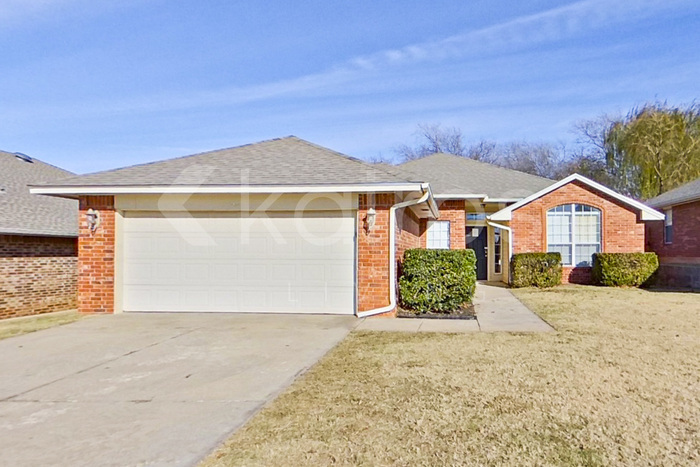 701 Cavecreek St in Norman, OK - Building Photo