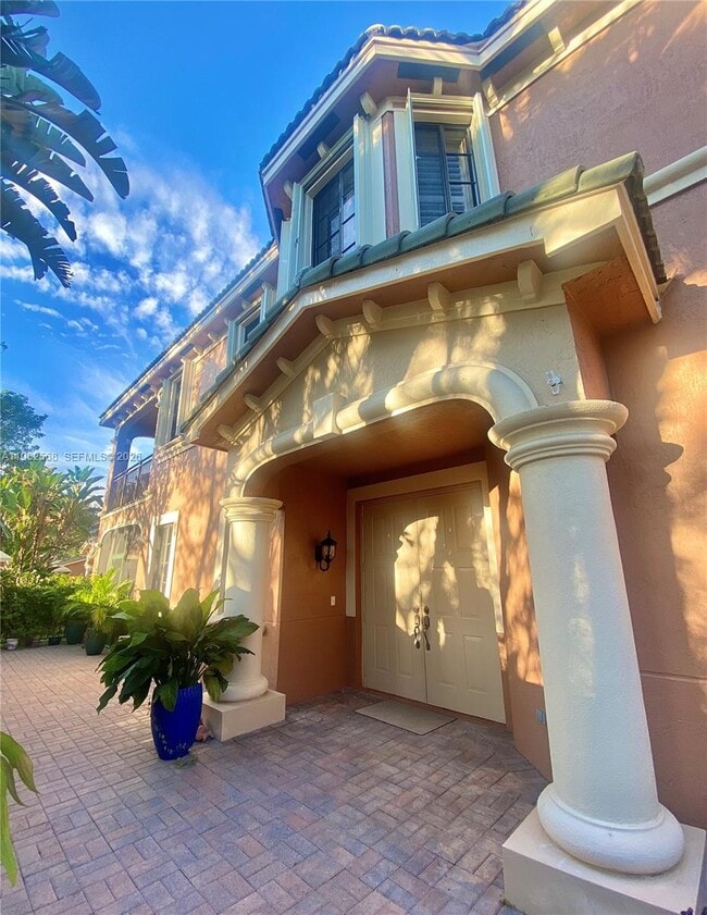 property at 2816 Kinsington Cir