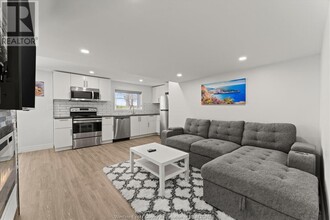 3273 Clemenceau Blvd in Windsor, ON - Building Photo - Building Photo