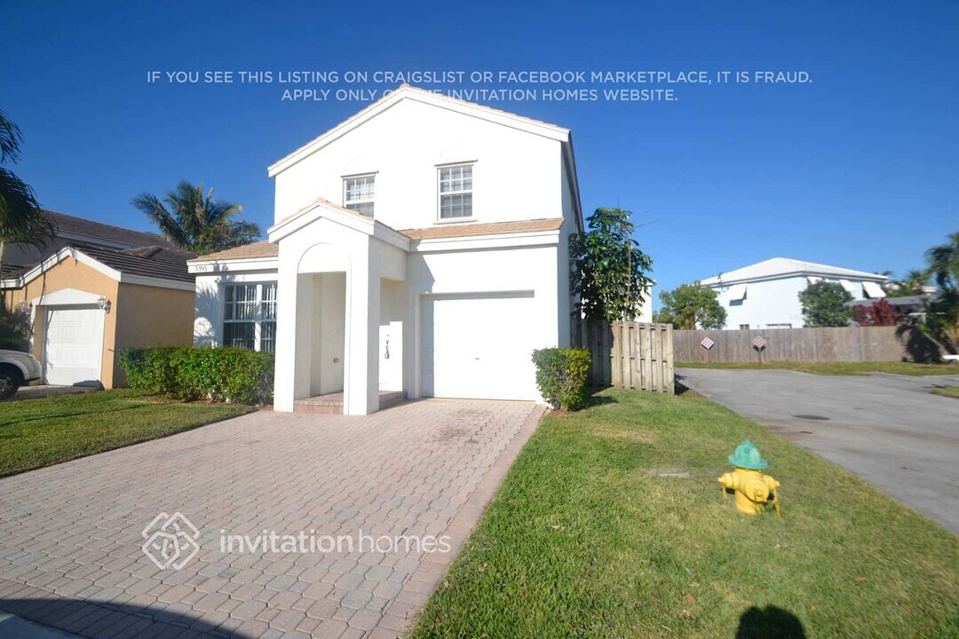 3395 Chickee Ln in Margate, FL - Building Photo