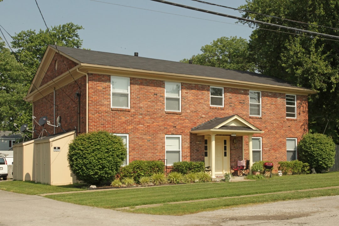 9717 Hudson Ln in Louisville, KY - Foto de edificio