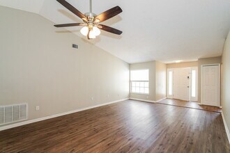28507 Tall Grass Dr in Zephyrhills, FL - Building Photo - Building Photo
