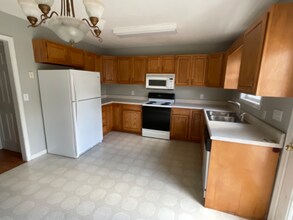 235 Hunter Hills Cir in Bristol, TN - Building Photo - Building Photo