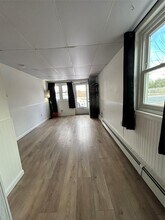 25 Auburn Ave in Bay Shore, NY - Building Photo - Building Photo