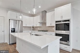 20935 Bluebird Sq in Countryside, VA - Foto de edificio - Building Photo