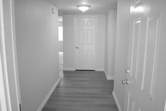 16042 Waikiki Ln, Unit B in Huntington Beach, CA - Building Photo - Building Photo