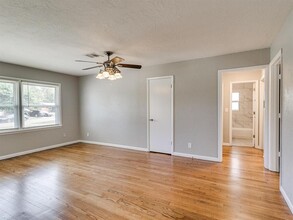 710 Highland Pkwy in Norman, OK - Building Photo - Building Photo