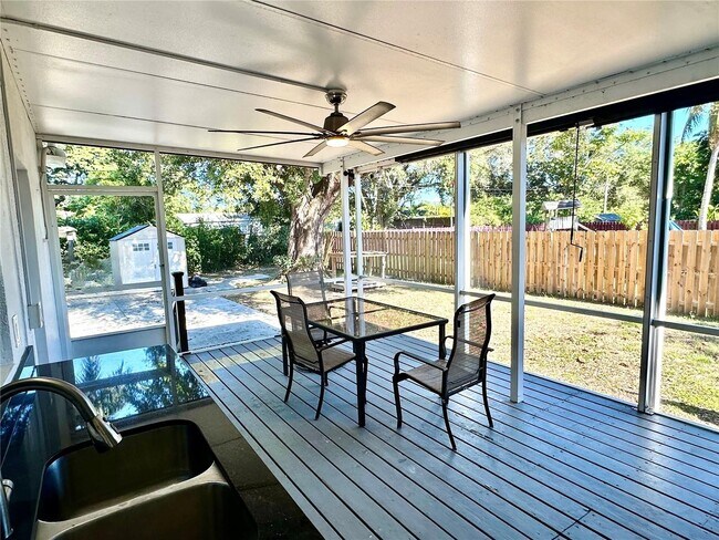 367 NW 153rd St in Miami, FL - Foto de edificio - Building Photo