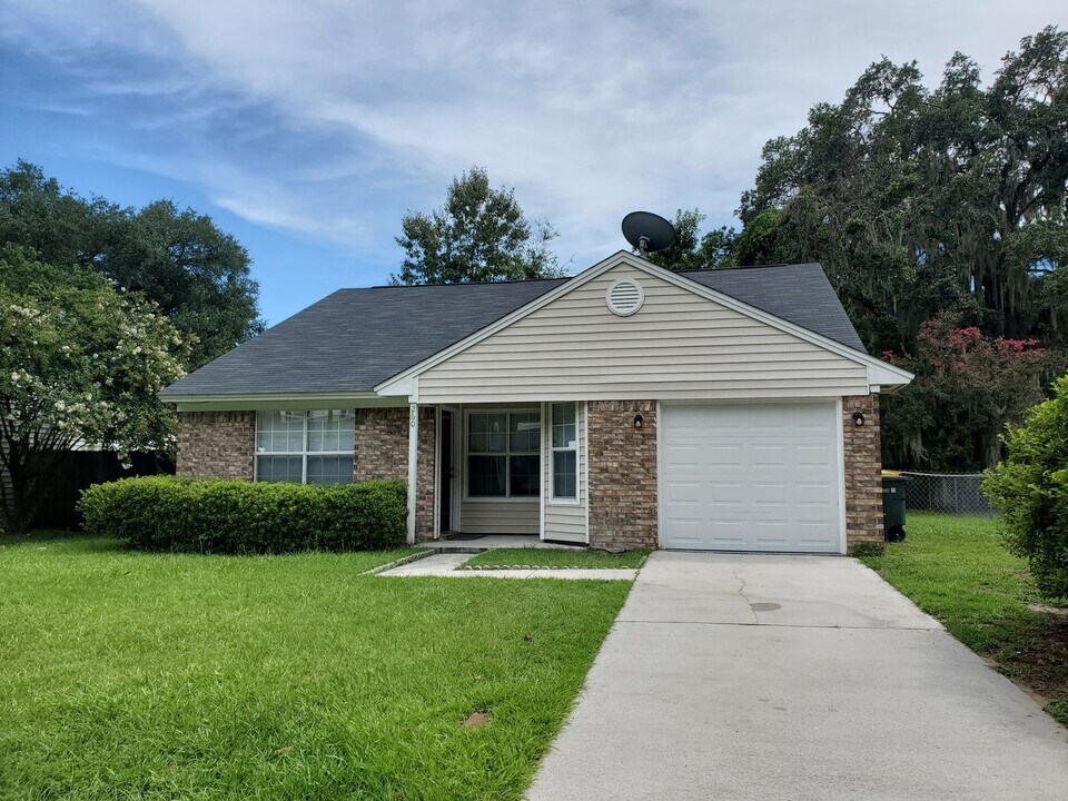 260 Bordeaux Ln in Savannah, GA - Building Photo