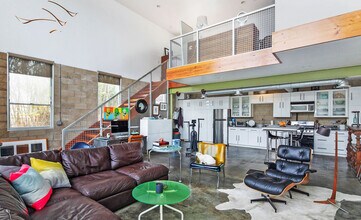 2448 Riverside Dr in Los Angeles, CA - Foto de edificio - Building Photo