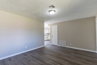 9604 NE 11th St in Midwest City, OK - Building Photo - Building Photo