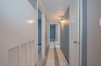 12615 Brookglade Cir in Houston, TX - Building Photo - Building Photo