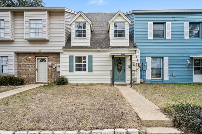 8426 Williamsburg Cir in Pensacola, FL - Building Photo - Building Photo