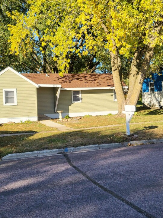 325 3rd Ave SW in Winnebago, MN - Building Photo
