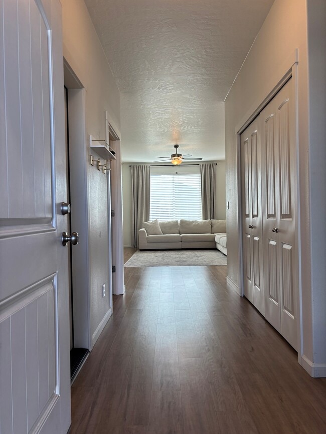 8602 Ashen Dr in Pasco, WA - Building Photo - Building Photo