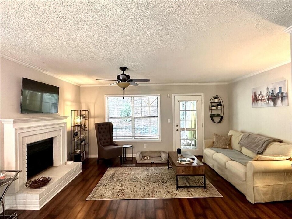 5045 Laurel Springs Way SE in Smyrna, GA - Building Photo
