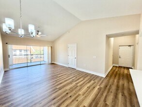 7945 Preserve Cir in Naples, FL - Foto de edificio - Building Photo