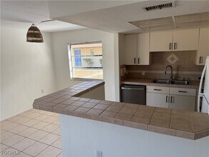 1104 SE 8th St in Cape Coral, FL - Building Photo - Building Photo