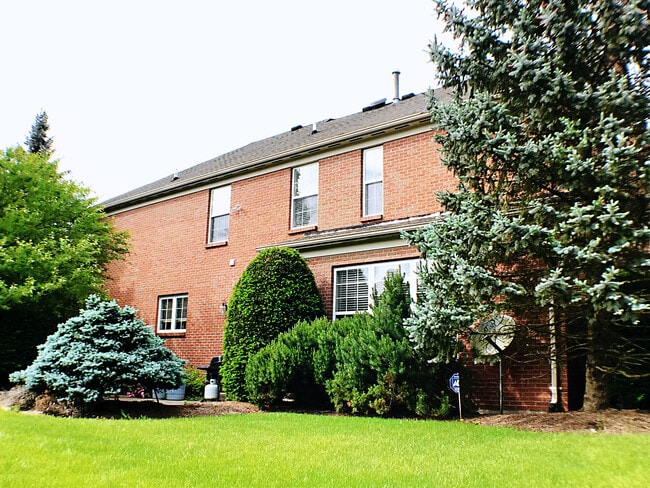 1522 Heritage Lake Dr in Dayton, OH - Foto de edificio - Building Photo