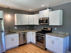 1124 Emerald St, Unit 2 in Madison, WI - Building Photo - Building Photo