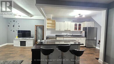 15 Nicklaus Dr in Hamilton, ON - Building Photo - Building Photo