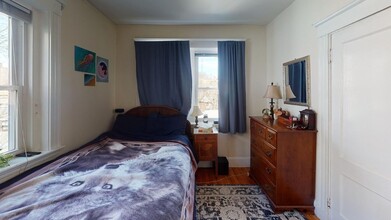 114 University Rd, Unit 2 in Brookline, MA - Foto de edificio - Building Photo