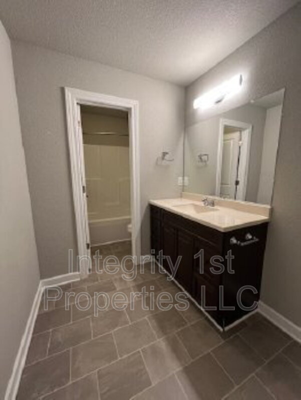 6311 NE 44th St in Kansas City, MO - Building Photo - Building Photo