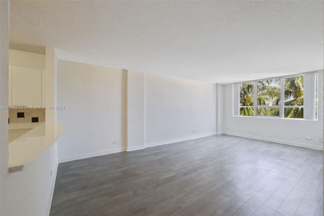 1500 Bay Rd, Unit S-0370 in Miami Beach, FL - Foto de edificio - Building Photo