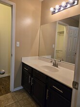 612 N Englewood Ave in Lubbock, TX - Foto de edificio - Building Photo