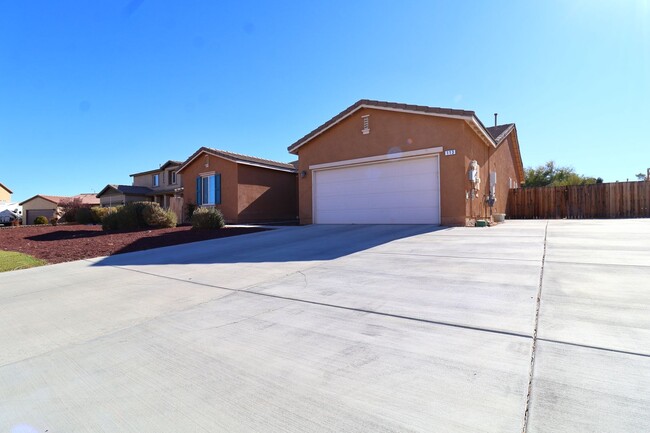 113 Majestic Sky Ct in Ridgecrest, CA - Foto de edificio - Building Photo