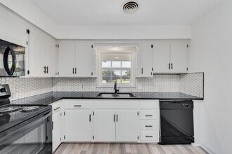 725 W Brock St in Denison, TX - Building Photo - Building Photo