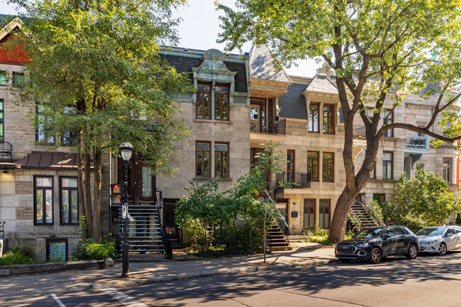 862-872 Sherbrooke Rue E in Montréal, QC - Building Photo - Primary Photo