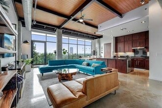 3030 Bryan St in Dallas, TX - Building Photo - Building Photo