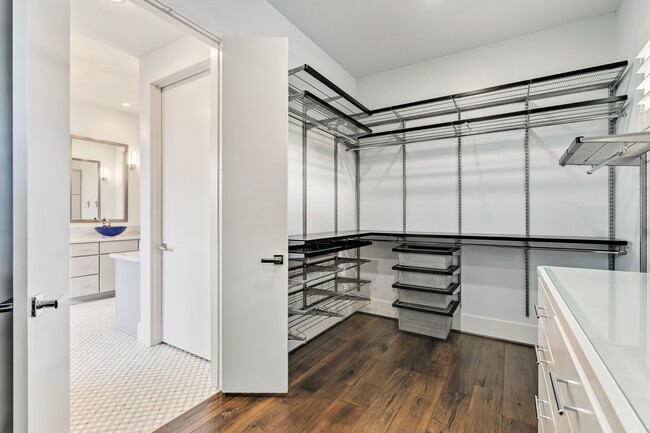 property at 3610 Oak Forest Dr