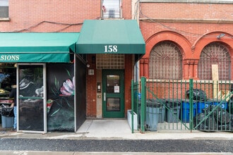 921 Manhattan Ave in Brooklyn, NY - Foto de edificio - Building Photo