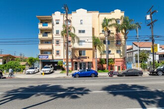 Mission City Lights in North Hills, CA - Foto de edificio - Building Photo