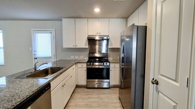 7815 Serro Medina in San Antonio, TX - Building Photo - Building Photo
