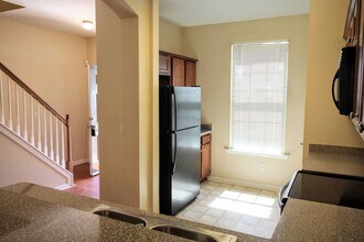 1402 Bayrose Cir in East Point, GA - Building Photo - Building Photo