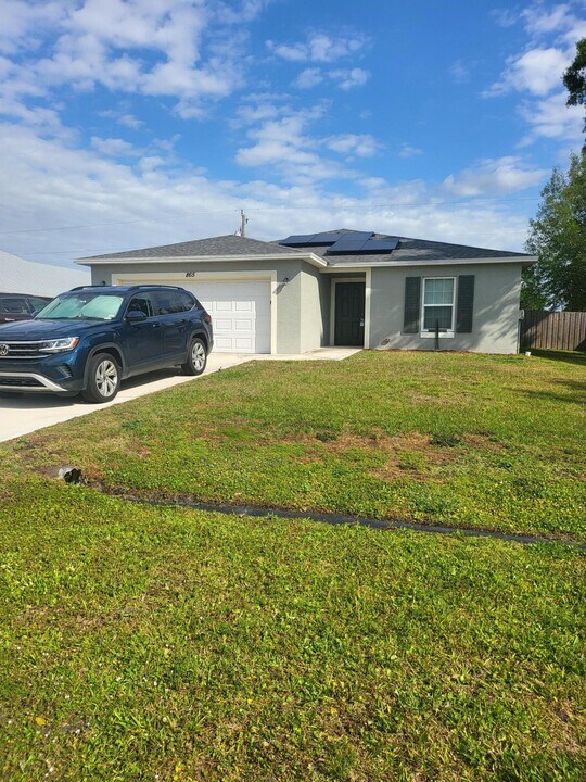 865 SW McCracken Ave in Port St. Lucie, FL - Building Photo