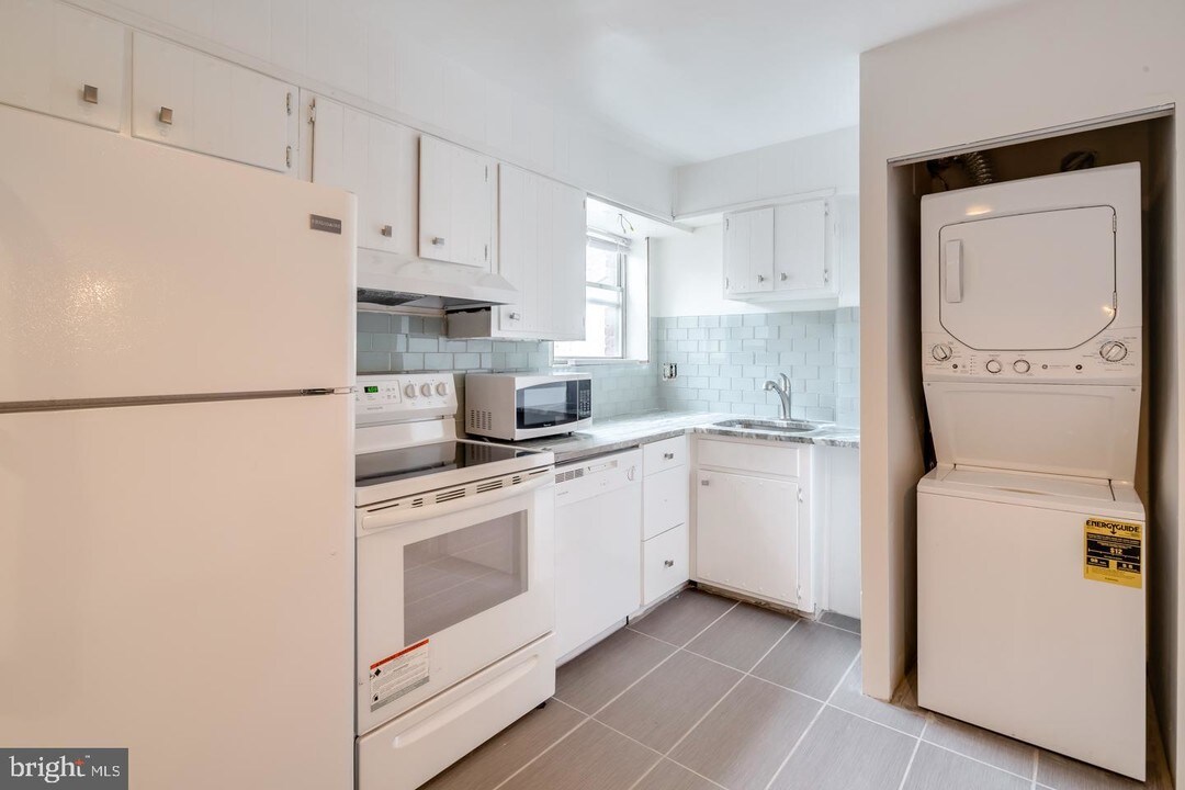 331 S 18th St-Unit -3F in Philadelphia, PA - Building Photo