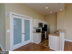 312 Walnut St-Unit -303 in Philadelphia, PA - Building Photo - Building Photo