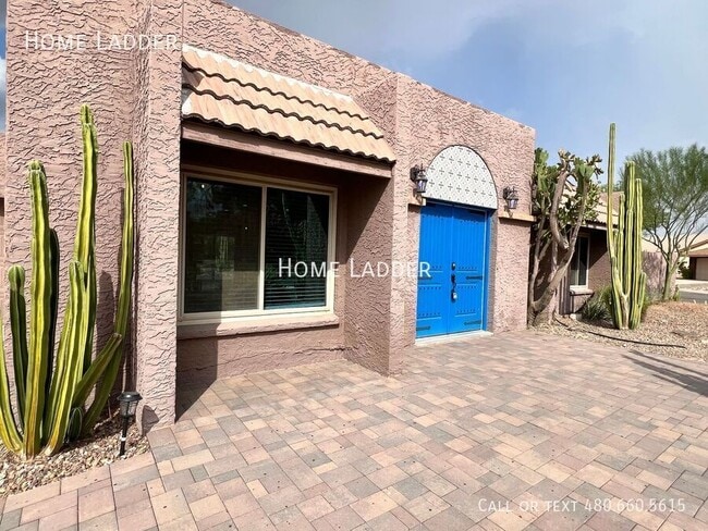 property at 800 W Bentrup St