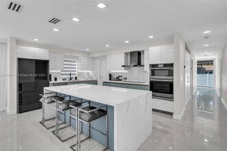 1045 Hollywood Blvd in Hollywood, FL - Building Photo - Building Photo