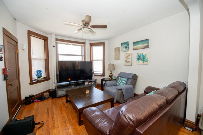 5051 W Berenice Ave in Chicago, IL - Building Photo - Building Photo